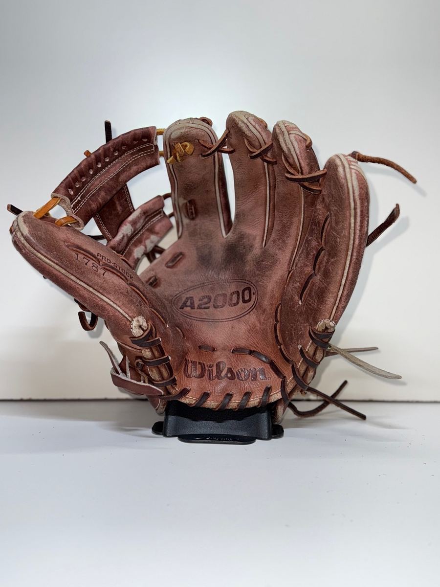 Glove relace